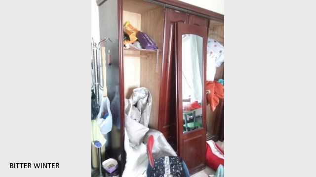  警察の強制捜査が入った後の信者宅