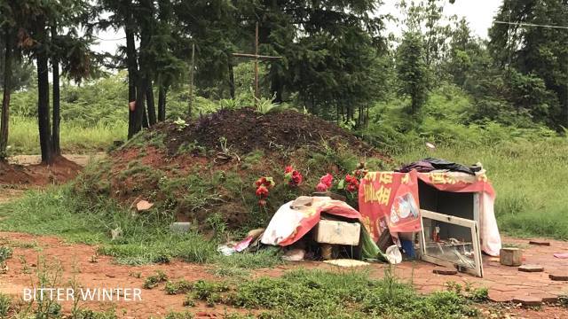 チェン・チンムー司教の墓地