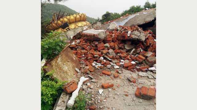 爆破後の観音像 (内部者からの提供)