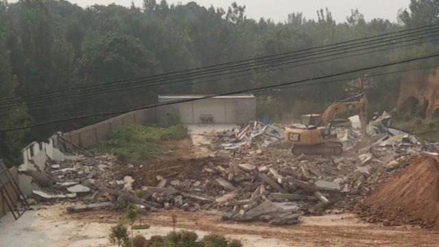 瓦礫の山と化した教会（内部者からの提供）