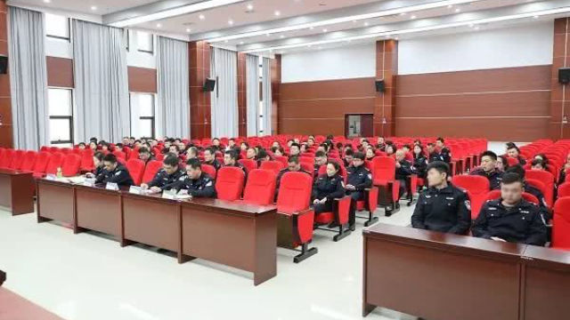 湖南省湘潭市の公安局支部は「非行集団による犯罪を撲滅し、悪を根絶する」キャンペーン推進のための会議を開いた。（インターネットより）