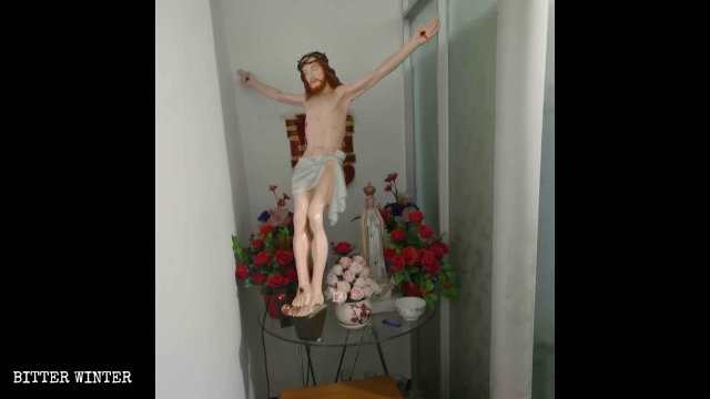 聖像は本堂から小さな部屋へ移された。