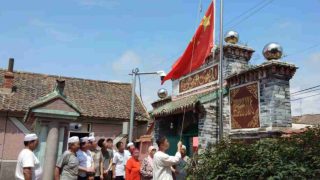 回族ムスリムがイスラム教の祝祭で愛国歌斉唱を強いられる